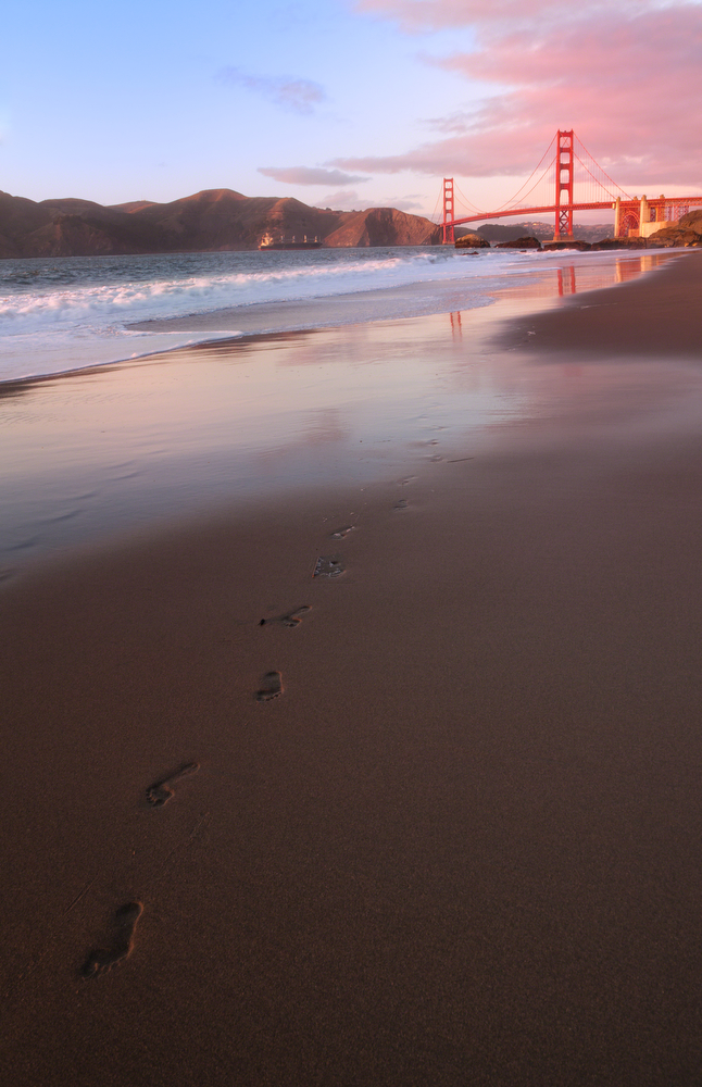Golden Gate Bridge | Footprints in the Sand: Image #20111124_0035